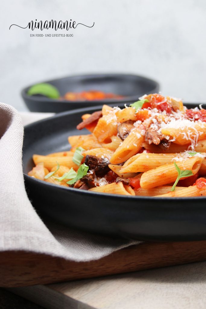 Pasta mit Pilz-Tomaten-Ragout