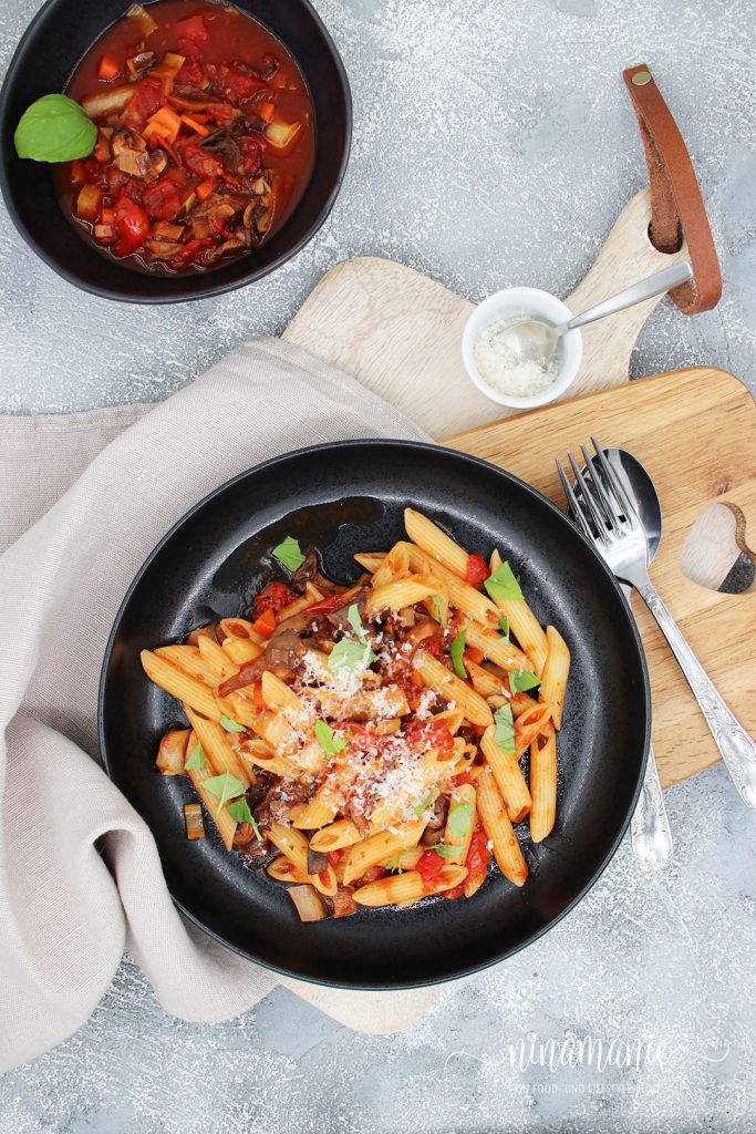 Pasta mit Pilz-Tomaten-Ragout
