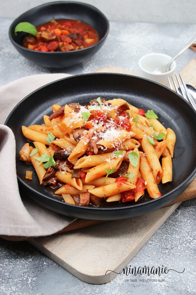 Pasta mit Pilz-Tomaten-Ragout