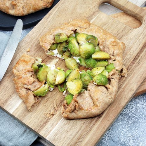Galette mit Rosenkohl und Ziegenfrischkäse