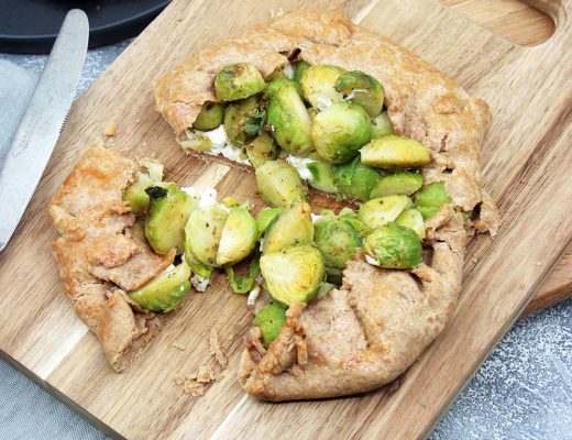 Galette mit Rosenkohl und Ziegenfrischkäse