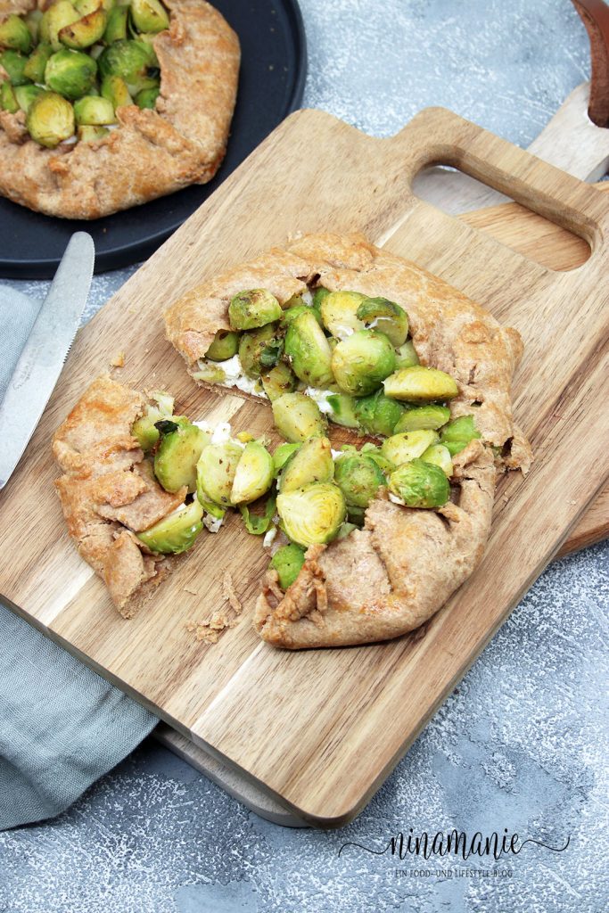 Galette mit Rosenkohl und Ziegenfrischkäse