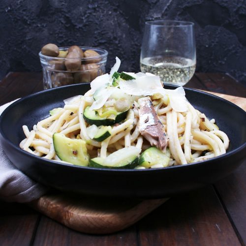 Cremige Pasta mit Zucchini, Fenchel und Sardinen