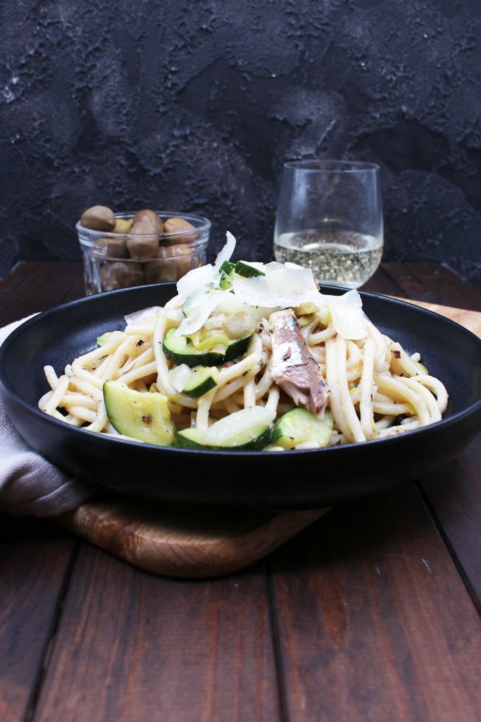 Cremige Pasta mit Zucchini, Fenchel und Sardinen
