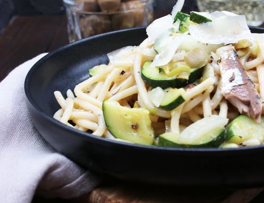 Cremige Pasta mit Zucchini, Fenchel und Sardinen