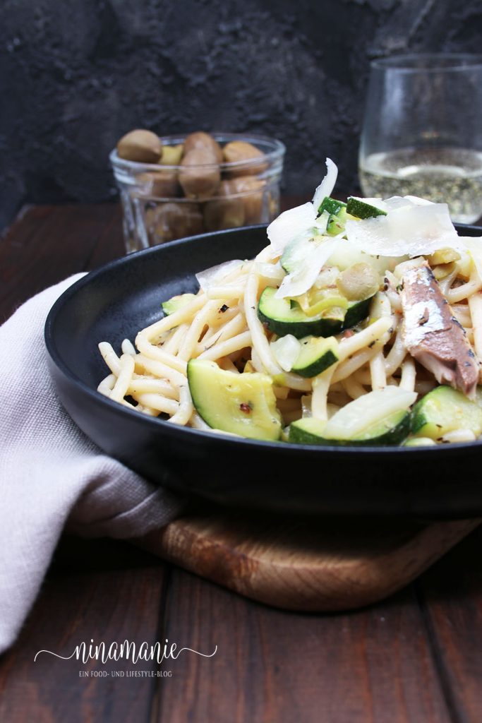 Cremige Pasta mit Zucchini, Fenchel und Sardinen
