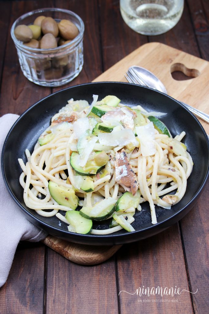 Cremige Pasta mit Zucchini, Fenchel und Sardinen