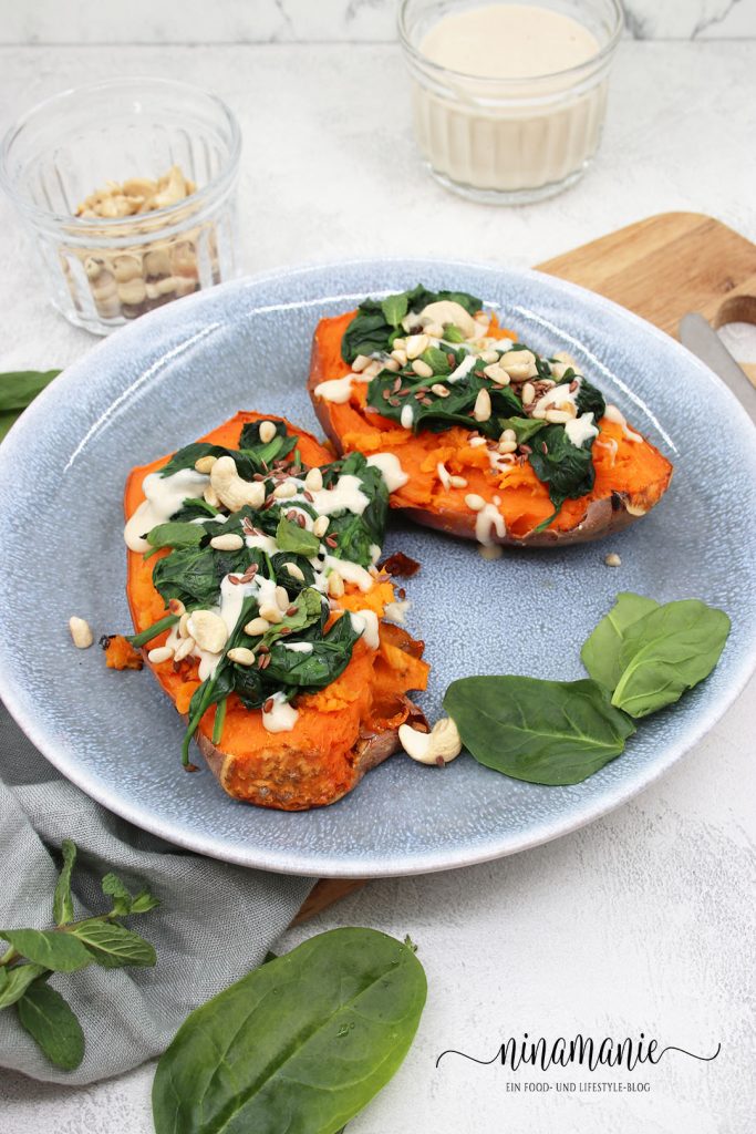 Gefüllte Süßkartoffeln mit Spinat und Tahin
