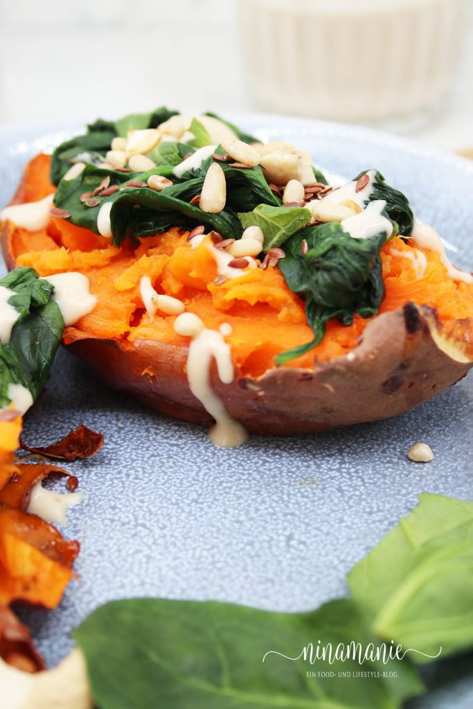 Gefüllte Süßkartoffeln mit Spinat und Tahin