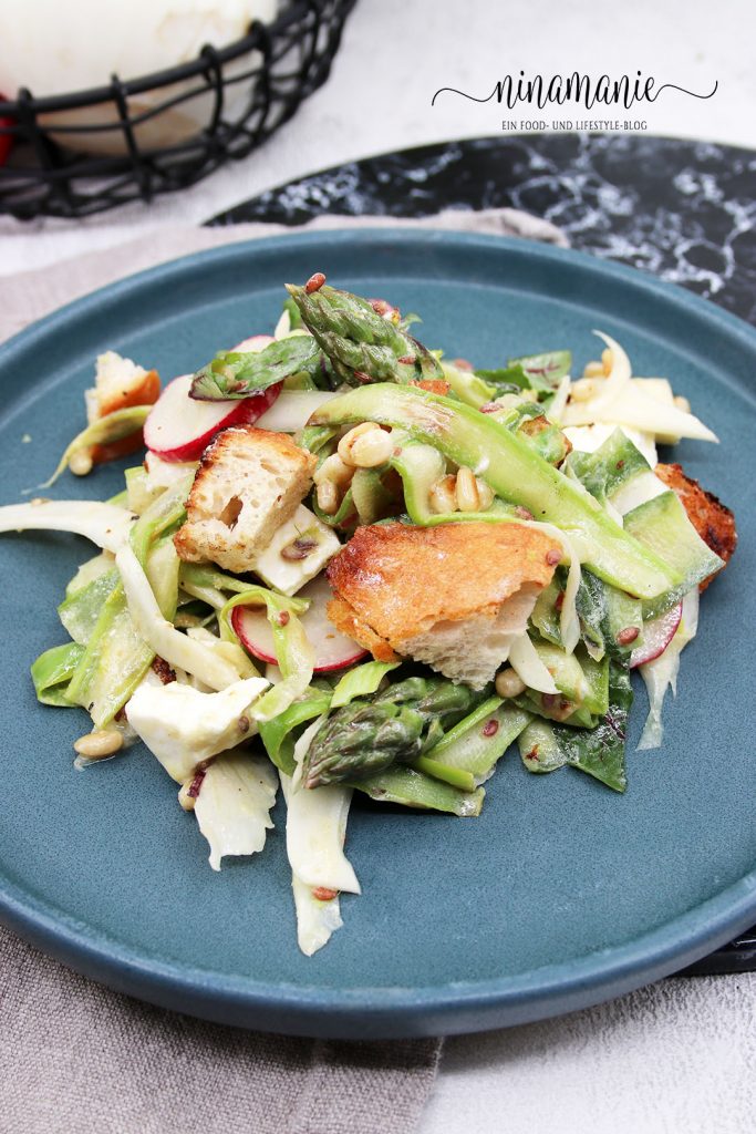 Grüner Spargel-Salat mit Fenchel, Radieschen und Schafskäse