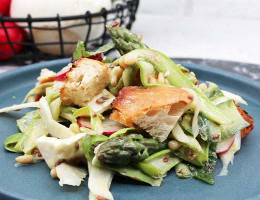 Grüner Spargel-Salat mit Fenchel, Radieschen und Schafskäse