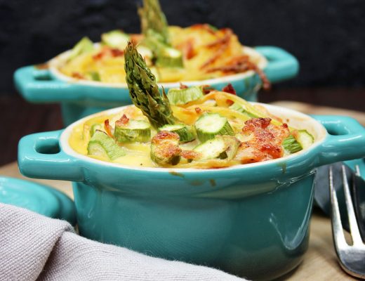 Spaghetti al forno mit Spargel und Lachs