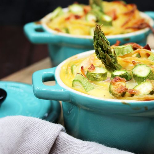 Spaghetti al forno mit Spargel und Lachs