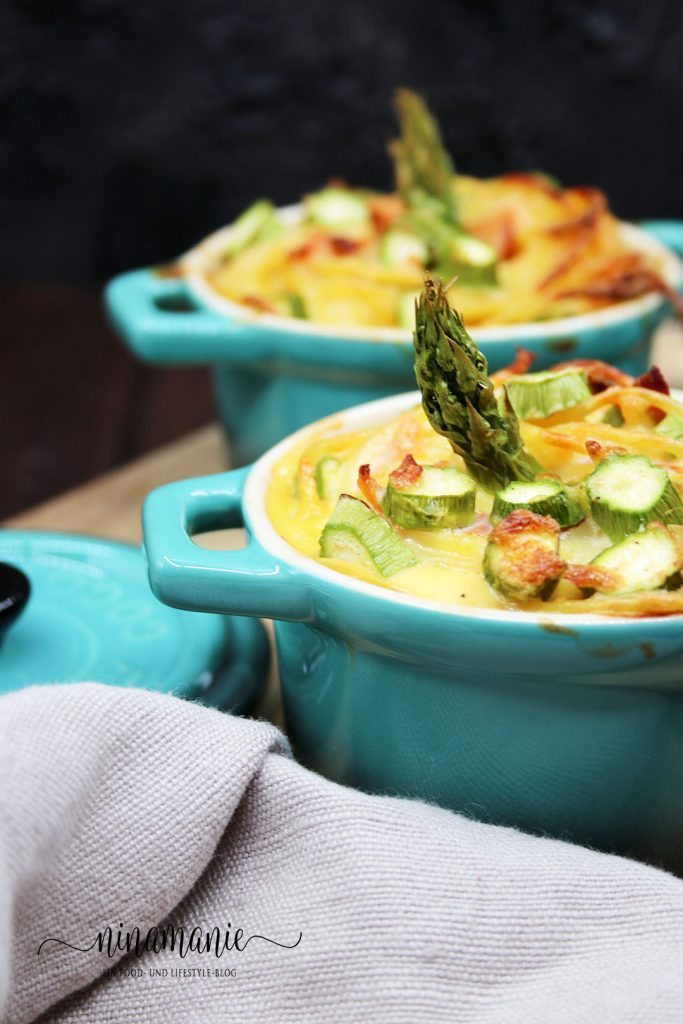 Spaghetti al forno mit Spargel und Lachs